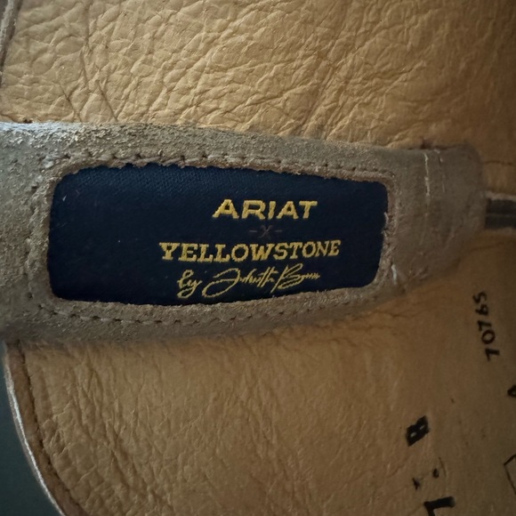 BNIB Women’s Ariat x Yellowstone Arena Dirt Boot in TAN ROUGHOUT|TOFFEE CRUNCH - Picture 10 of 12